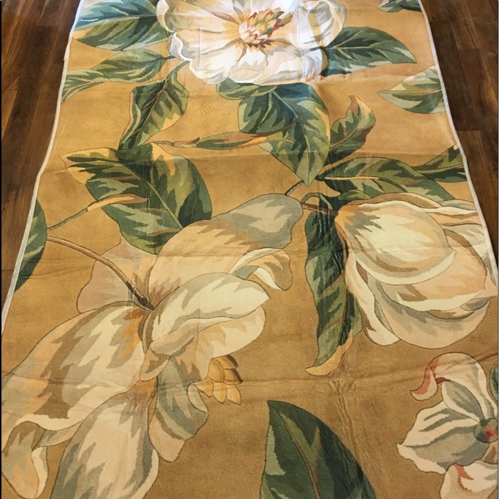 Magnolia Flower Rug - Picture 2 of 3